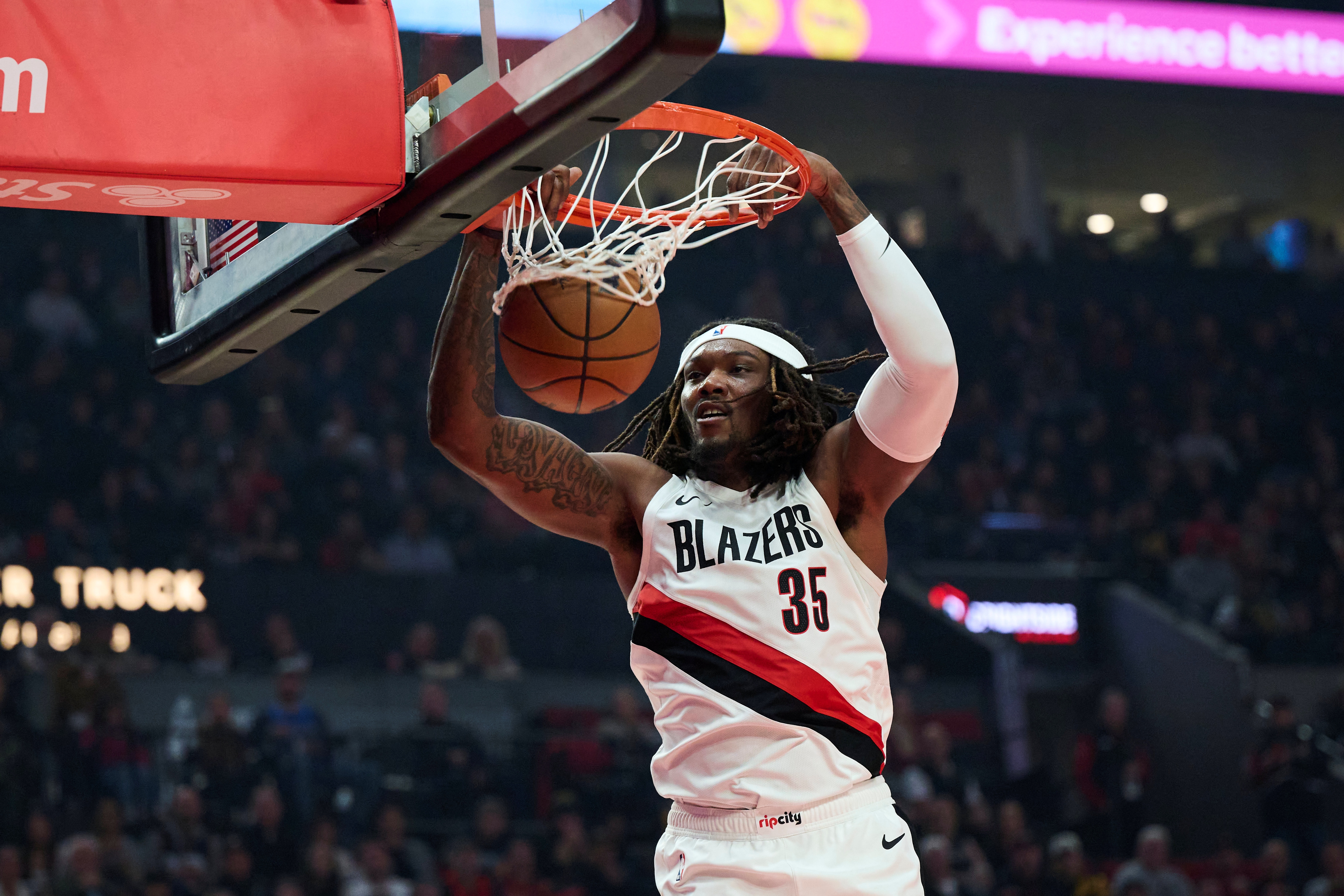 王者荣耀直播-确实打得好！罗威替补13中9超高效砍下20分11板1断3帽 5前场板